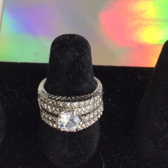 Gorgeous Bridal Ring - Picture 6 of 6